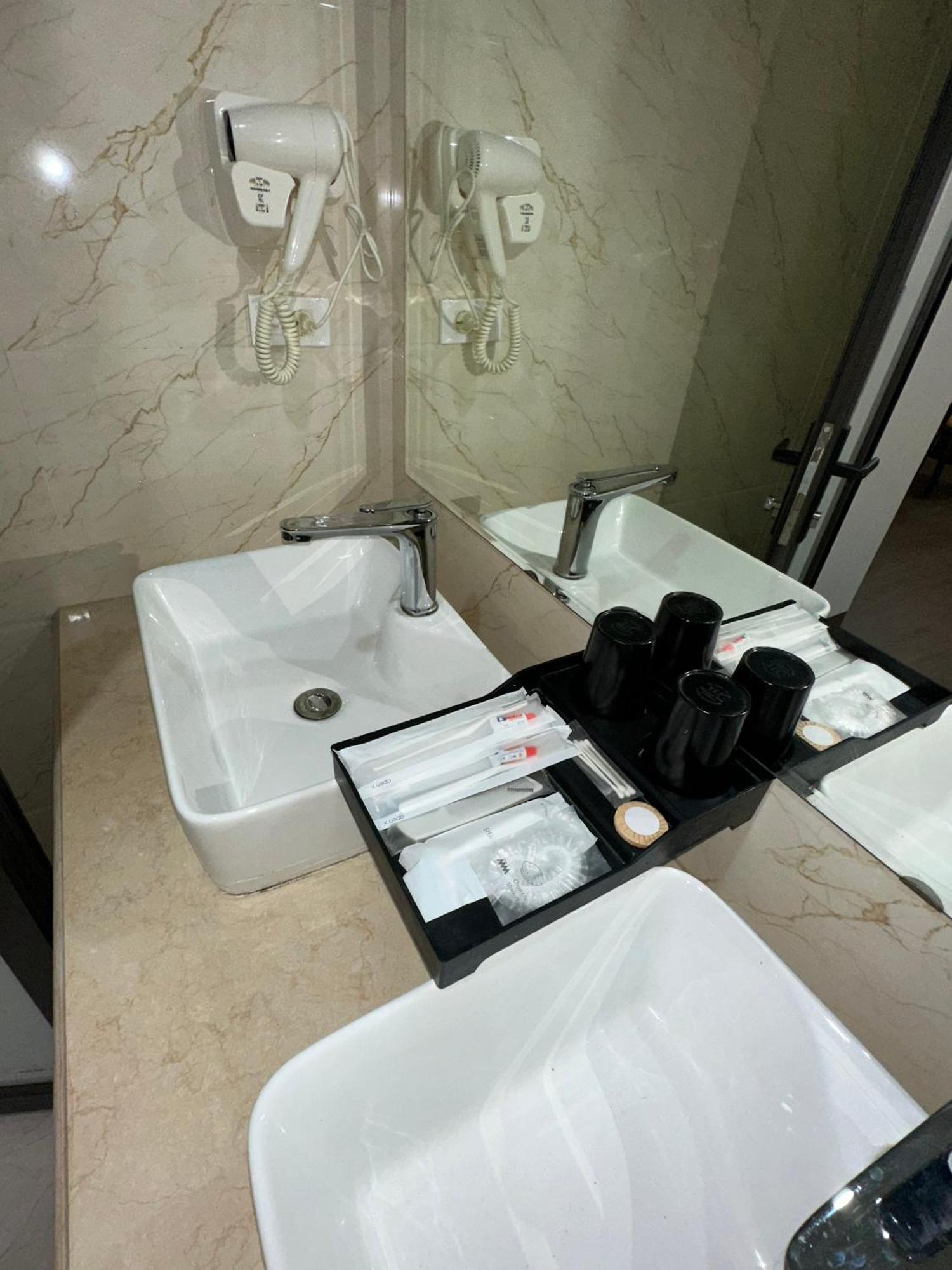 Vinh Khang Ha Long Hotel Exterior foto